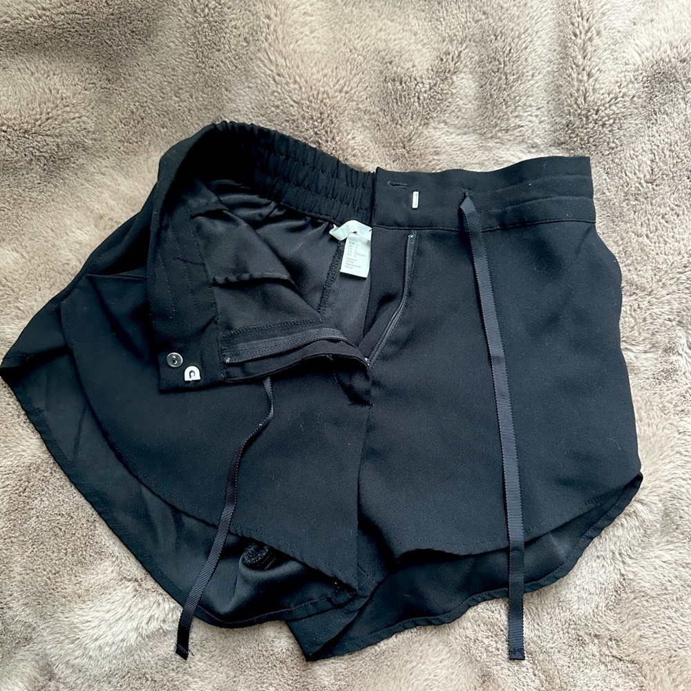 H&M shorts with elastic waistband and drawstring